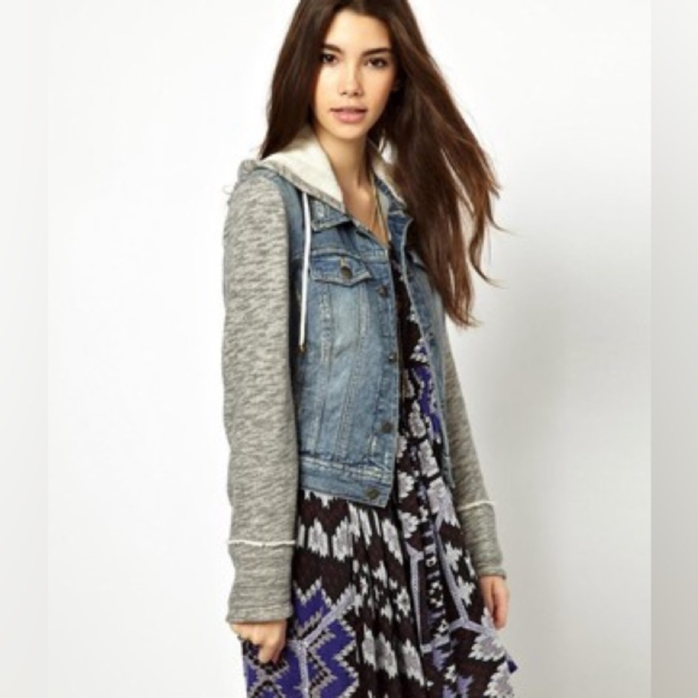 ⭐️ Like New! Free People Distressed Knit Hooded Denim Jacket Small ⭐️